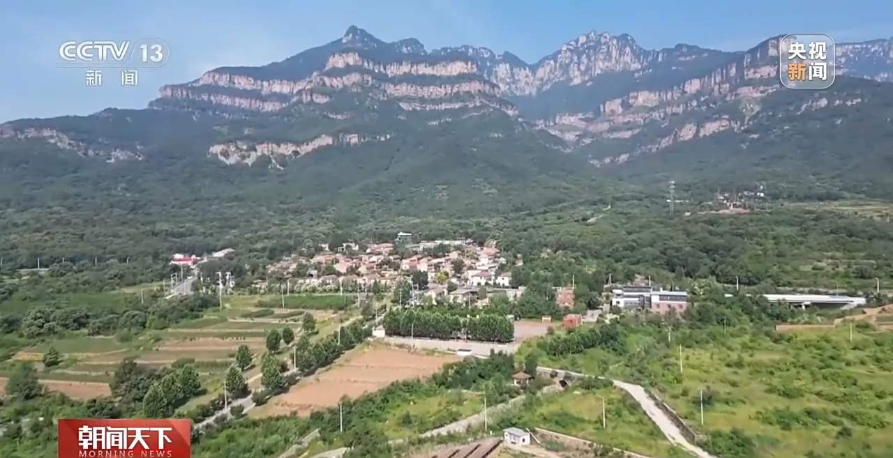 伟大征程丨一锤一钎劈山引水 他们在悬崖峭壁上凿出“人工天河”