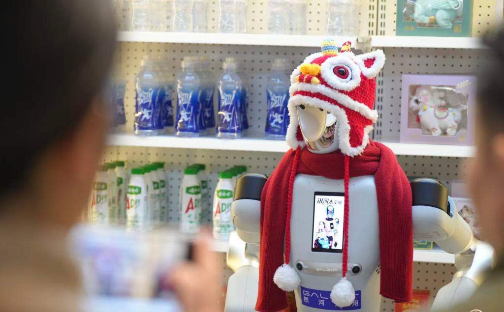 融入传统年俗 加快应用落地——机器人点燃新春新体验