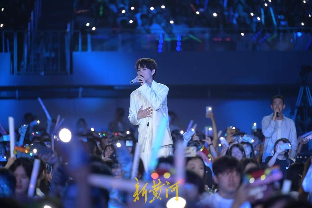 燃爆全场！济南市大学生毕业典礼唱响青春之歌