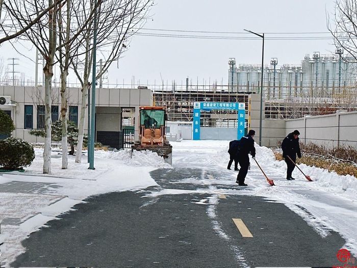 彻夜清雪 天桥出动1300余人次环卫人员保出行