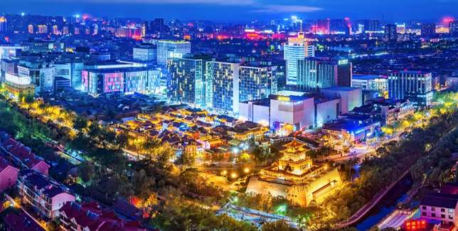 霓虹下的泉城烟火