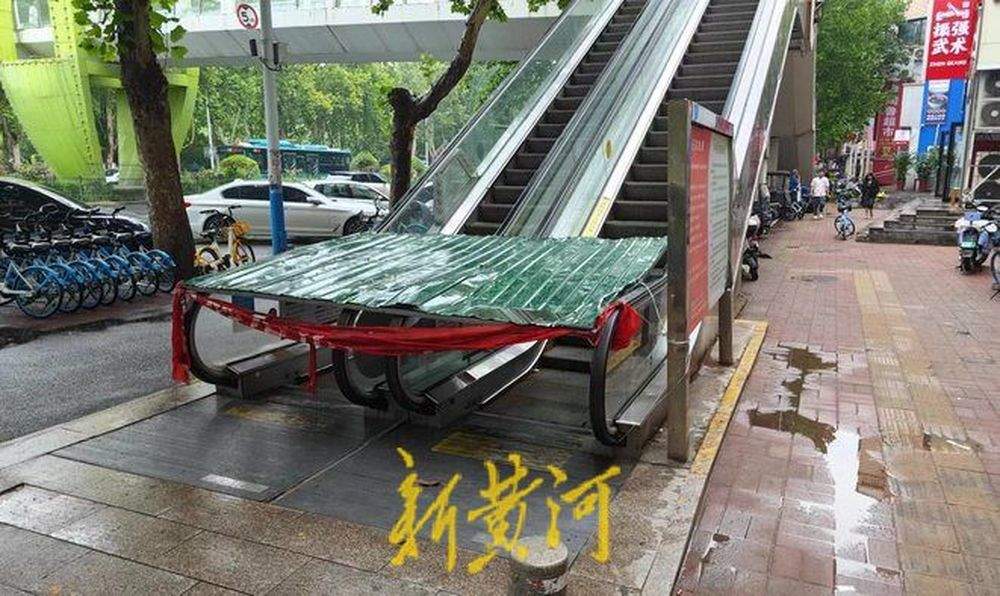 济南多处过街天桥自动扶梯停运,部分电梯老化严重亟需修缮,多方回应