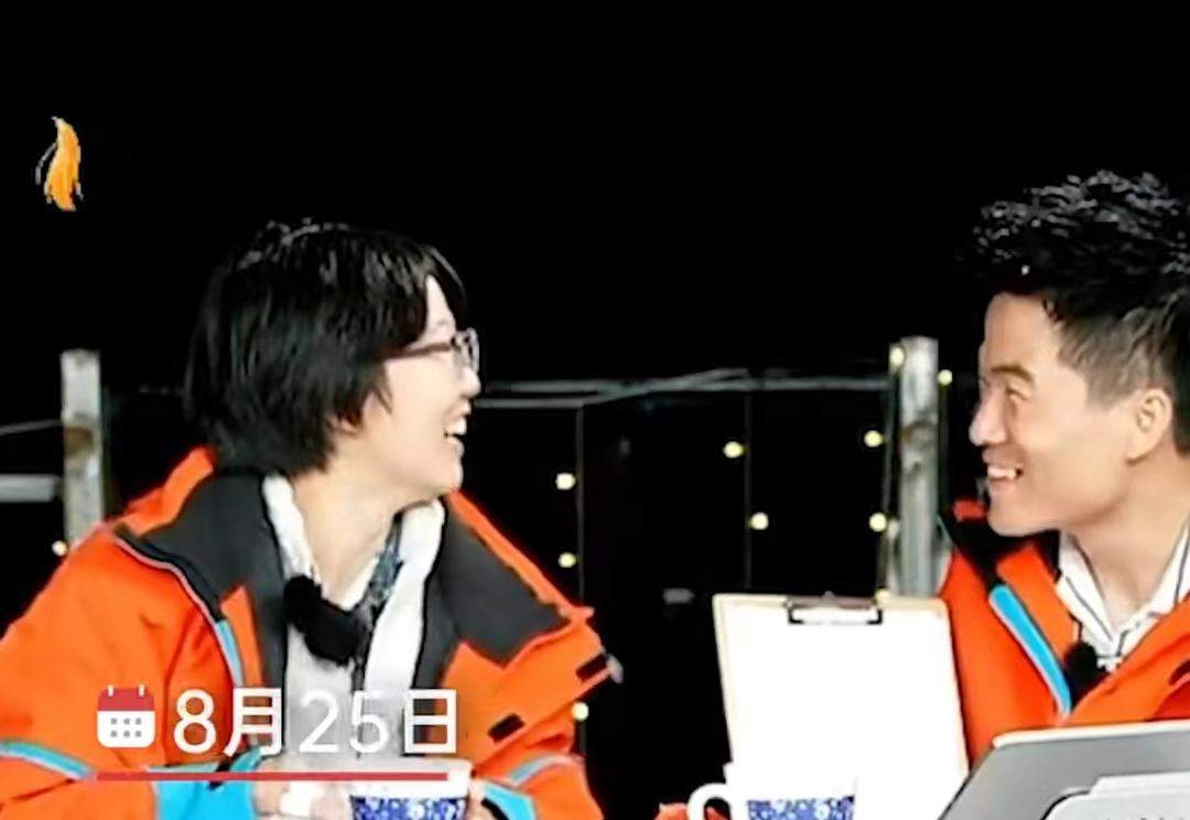 李娟和董宇辉粉丝吵上热搜，他们到底在争什么？