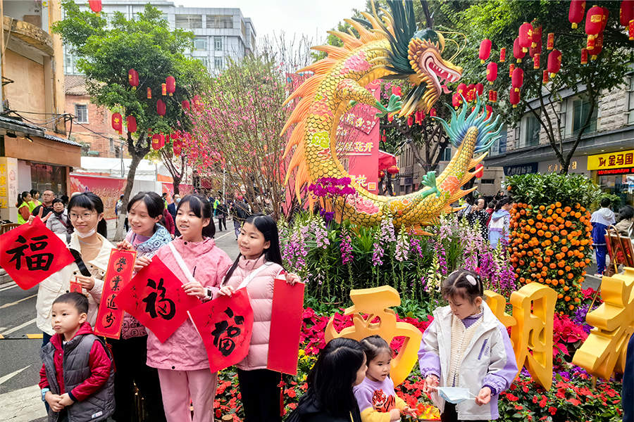 新春走基层｜广州越秀花市里的热闹年味