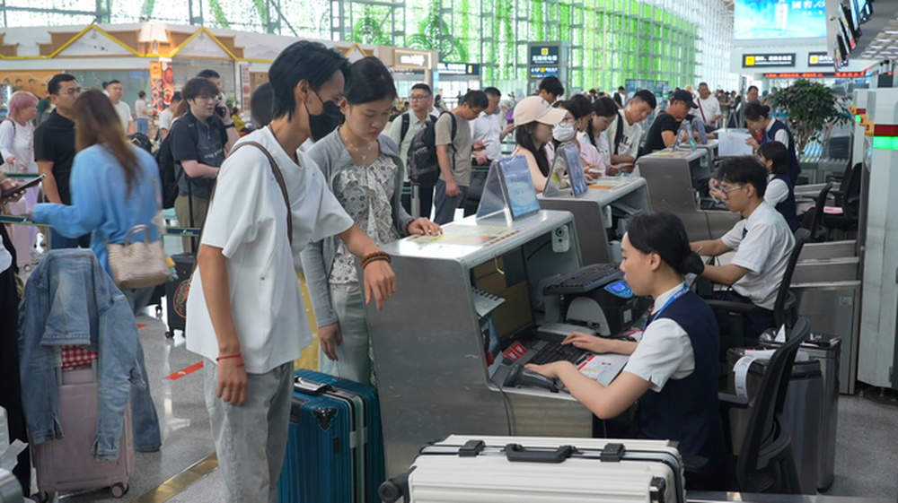 暑运热力持续攀升，济南机场单日旅客吞吐量突破7万人次