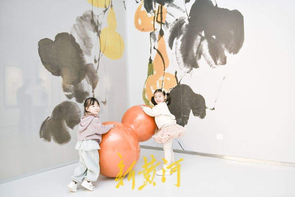 珍品汇聚展现艺术魅力 齐白石特展引来济南观展热