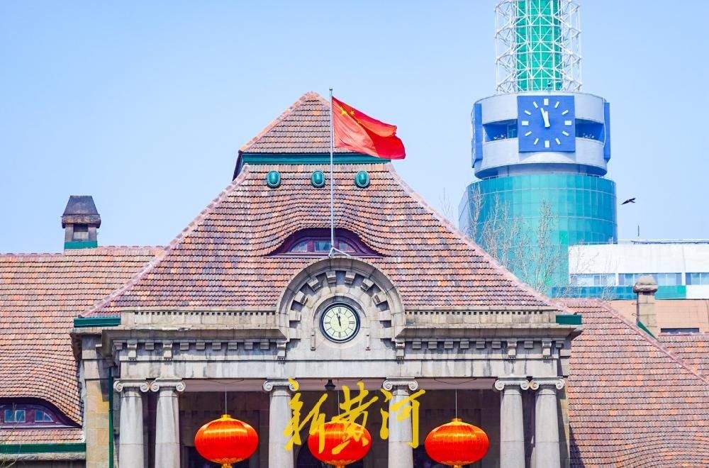 济南火车站与百年胶济铁路济南站“跨时空同框”