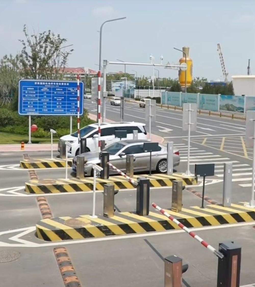 飞机场的停车费是怎么收的 5465cc4e85bdd2d486e2efc4acbe7393.jpg?q=65