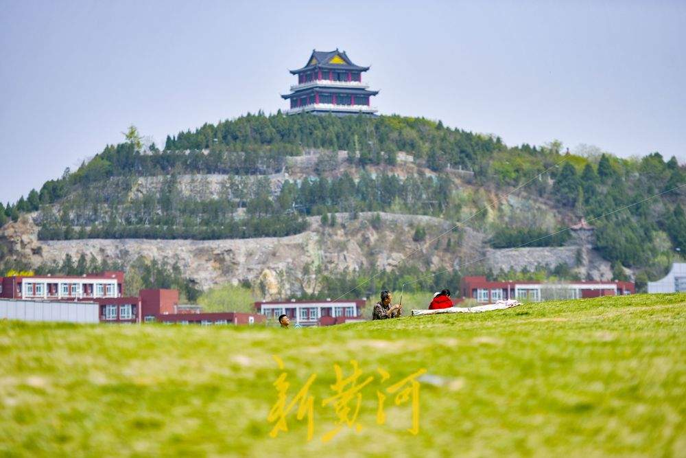 共享绿地仲春披绿 感受草原风情