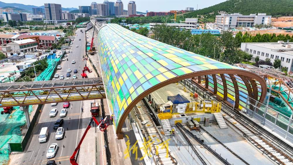 “彩龙”飞跨济南轨道交通8号线“彩龙路”站