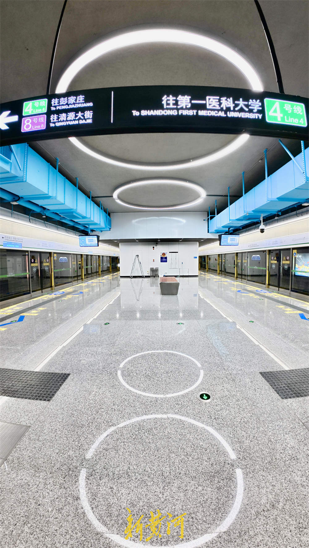 地铁站里涌动泉水蓝，诠释泉城地域文化