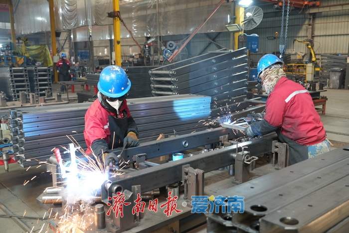 以科技为翼 逐梦工业苍穹，矗峰重工迅速崛起成为国内升降平台产业领军者