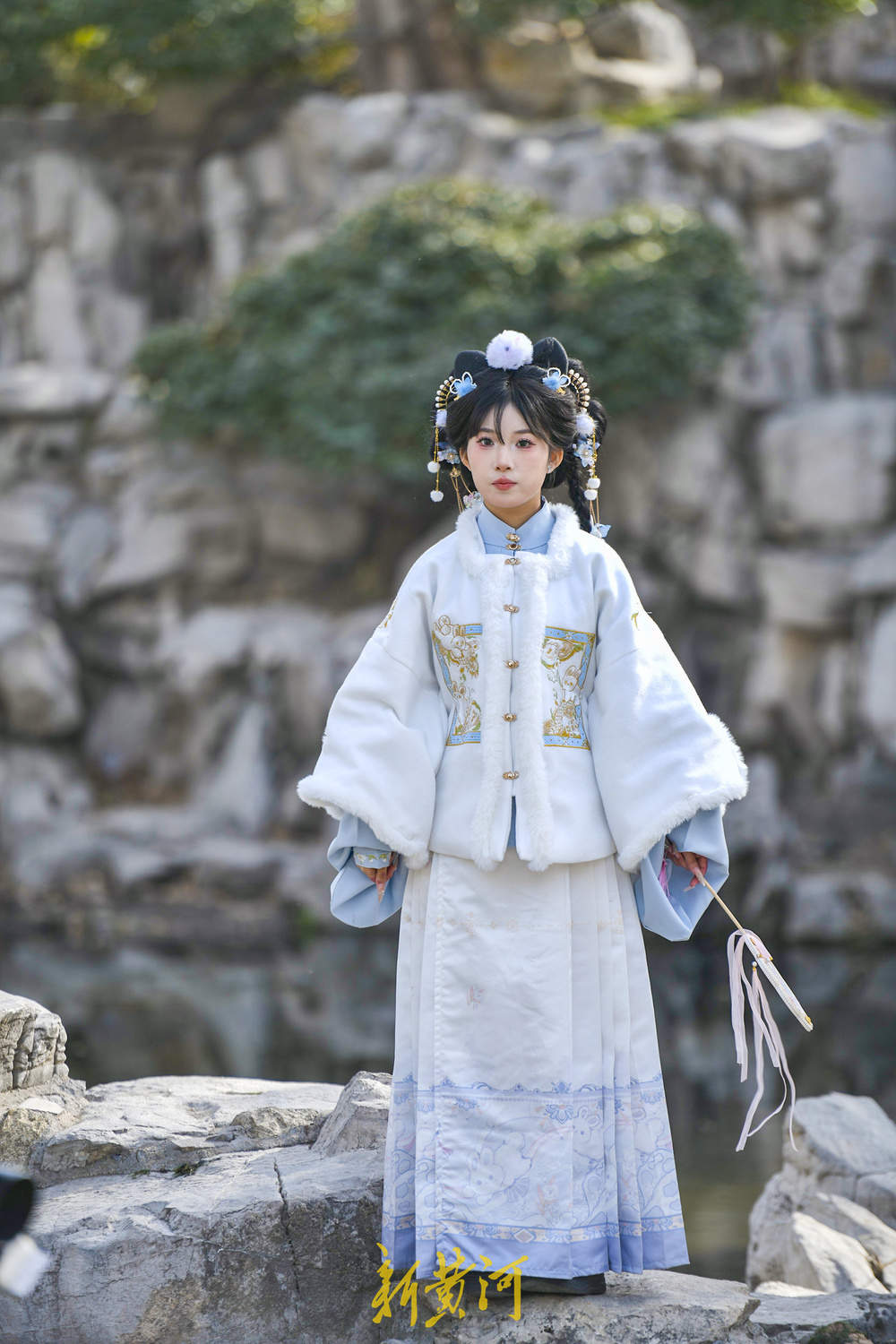 济南大明湖南岸遐园冬日迎汉服热 古风园林成打卡胜地