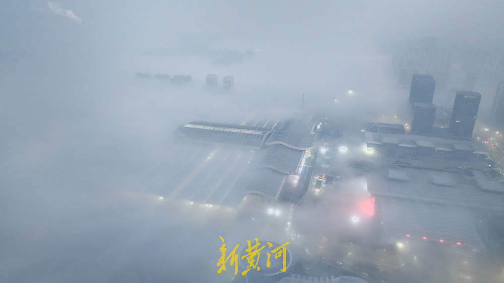 平流雾如被覆城 泉城清晨现朦胧奇景