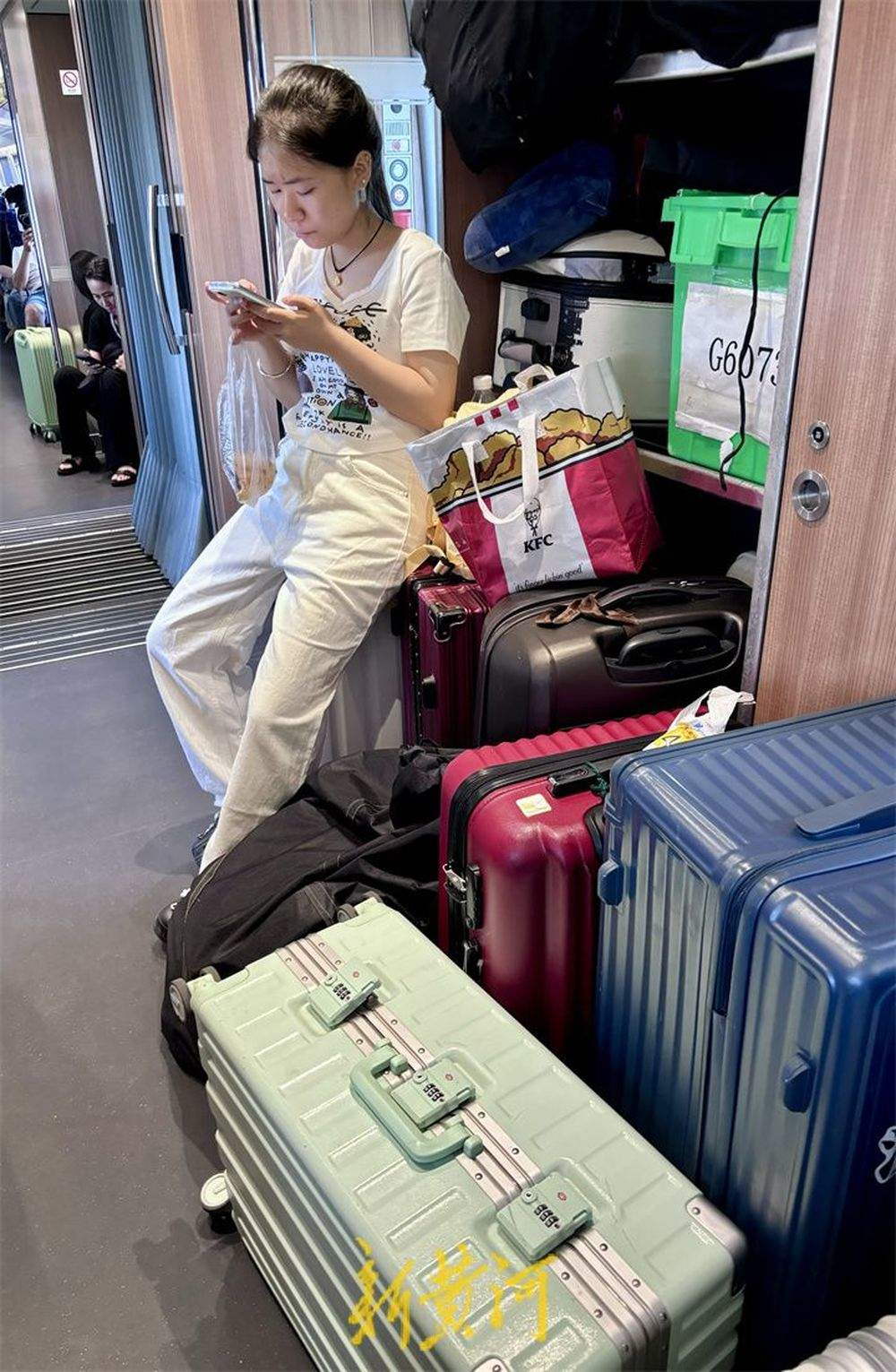 暑运持续升温，热门旅游线路高铁票紧俏