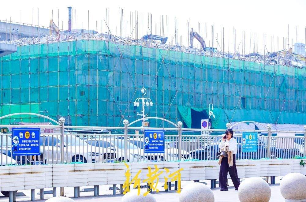 济南火车站与百年胶济铁路济南站“跨时空同框”