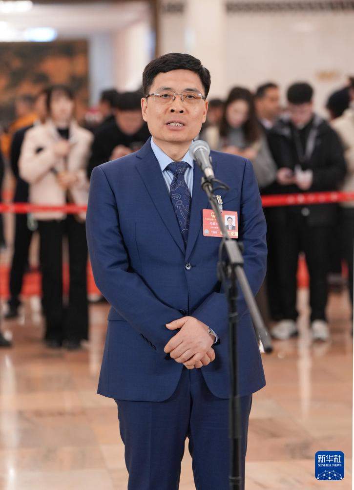 两会现场速递丨春光无限好 奋进正当时——十四届全国人大三次会议首场“代表通道”扫描