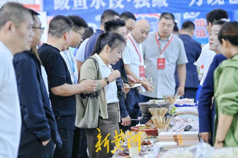 舌尖盛宴!鲁菜美食推广季开启,市民沉浸式逛吃