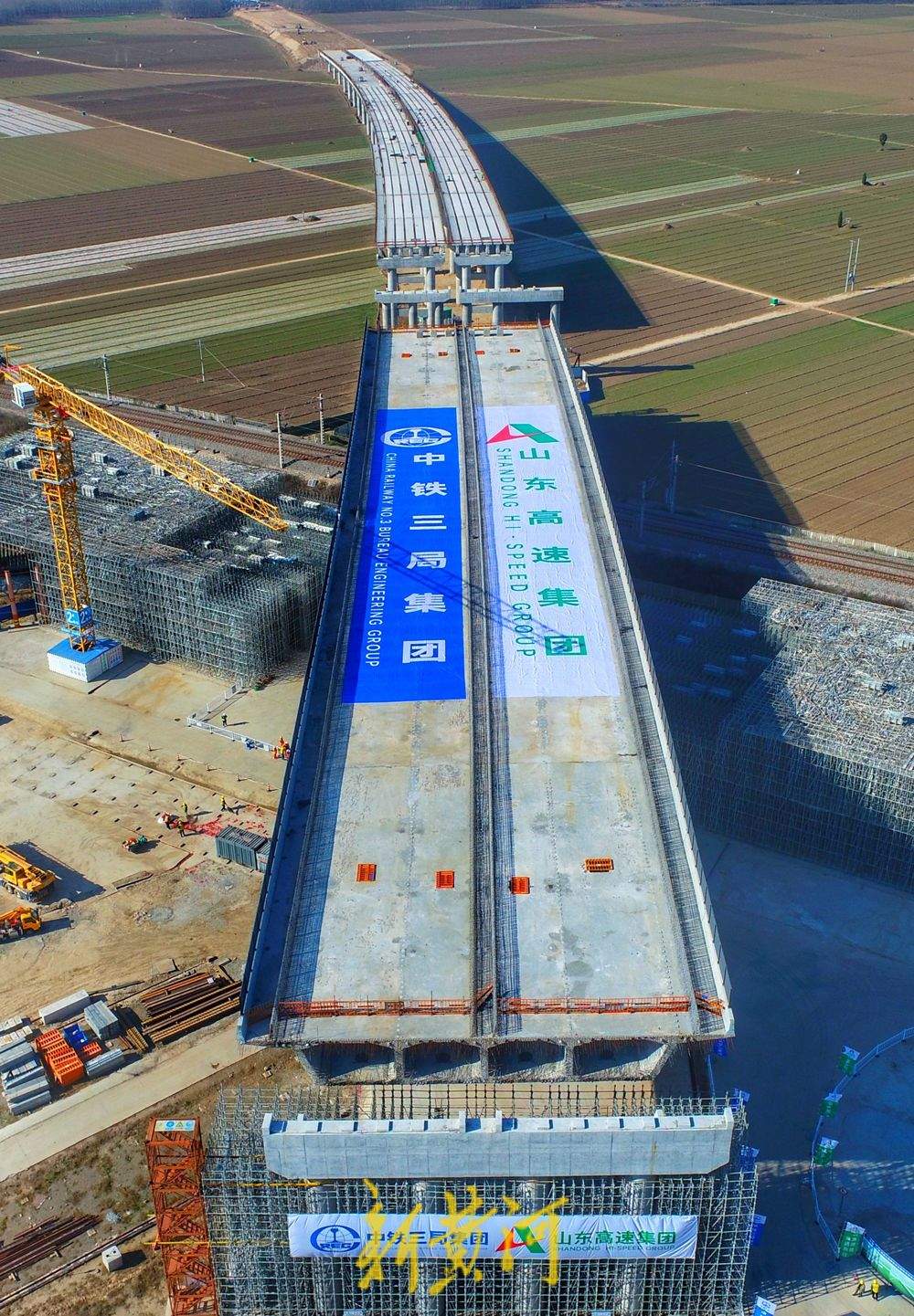 济临高速公路上跨邯济铁路立交桥成功转体