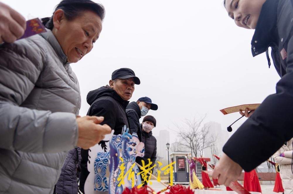 元宵乐团圆！“灯映团圆·喜乐元宵”活动在济南云锦湖公园举行