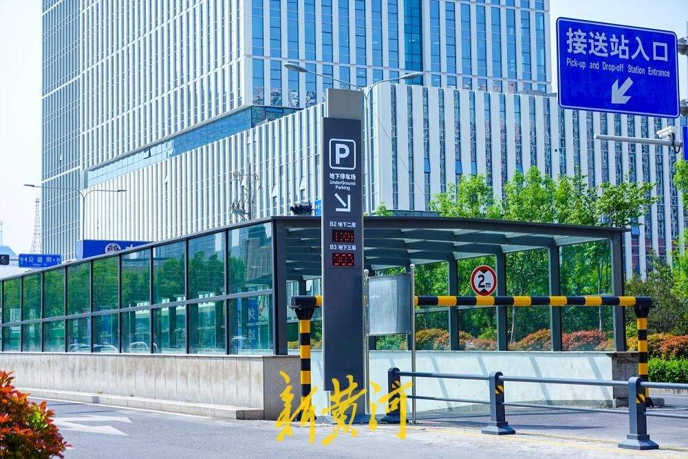 给噪音“加个罩”！济南火车站北广场出入口装上透明“静音墙”