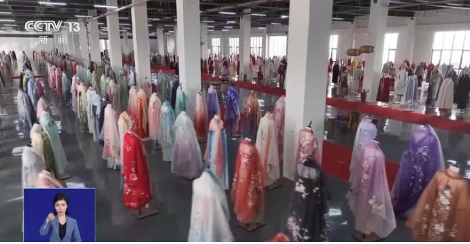 曹县汉服订单排到四月！东方美学“绣”出春节新活力