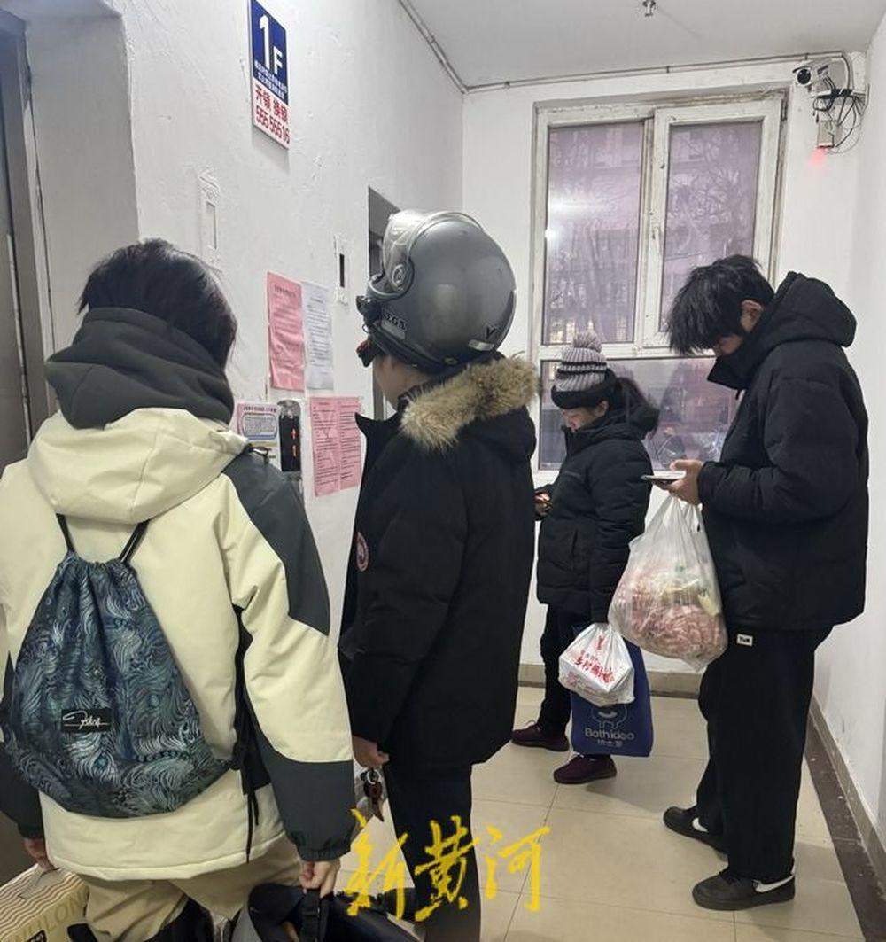 34层楼仅一台电梯运行,济南200余户居民陷出行难