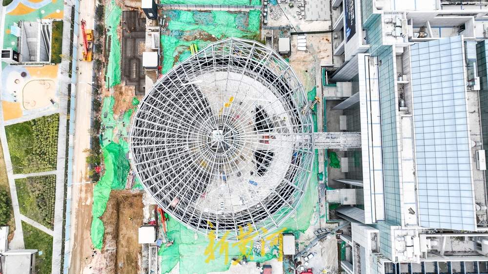 济南CBD特色建筑现身，如“茶碗”一般立在广场之上