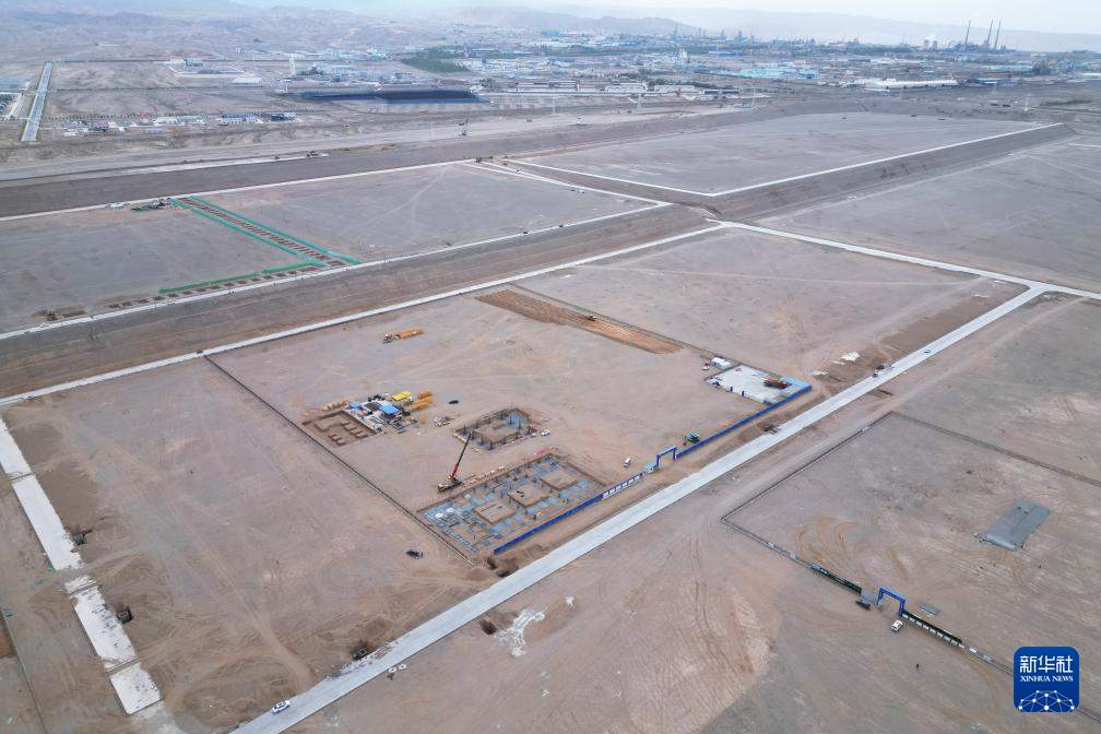 中国经济样本观察·县域样本篇丨面对石油资源枯竭，这座戈壁小城是如何走出困境的？