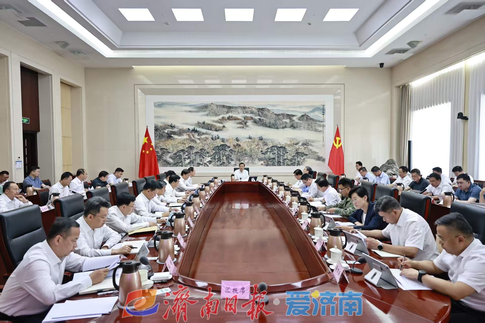 市委常委会会议暨市委党的建设工作领导小组会议召开 以更大力度一体推进学查改 持续推动学习教育走深走实