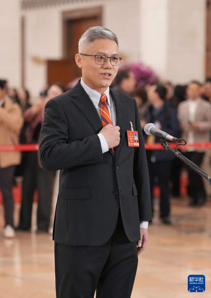 两会现场速递丨春光无限好 奋进正当时——十四届全国人大三次会议首场“代表通道”扫描