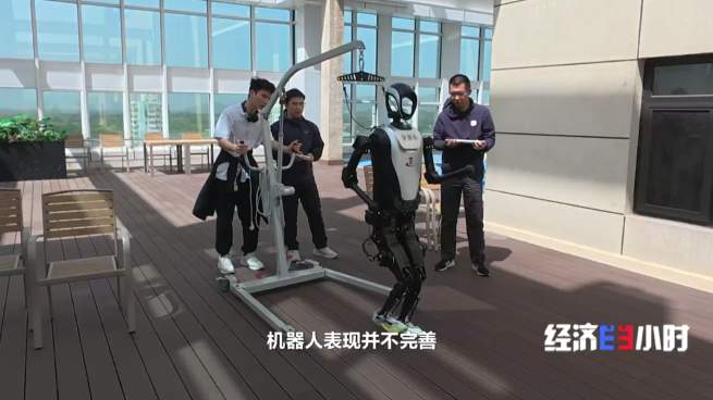 17岁女生实习时晕倒摔断4颗牙 8万多医疗费由谁承担?