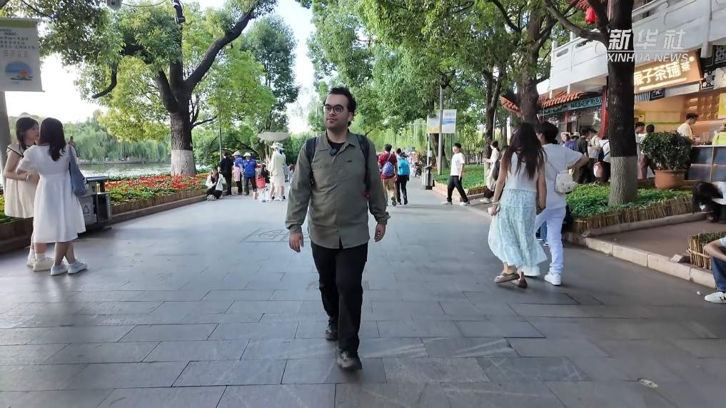 Vlog｜走过中国的街巷 我读懂了“中国式安全感”
