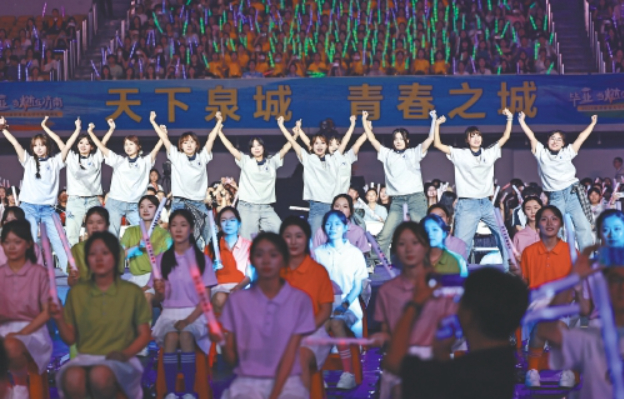 2026届济南市大学生毕业典礼举行 刘强李术才为毕业生送上美好祝福