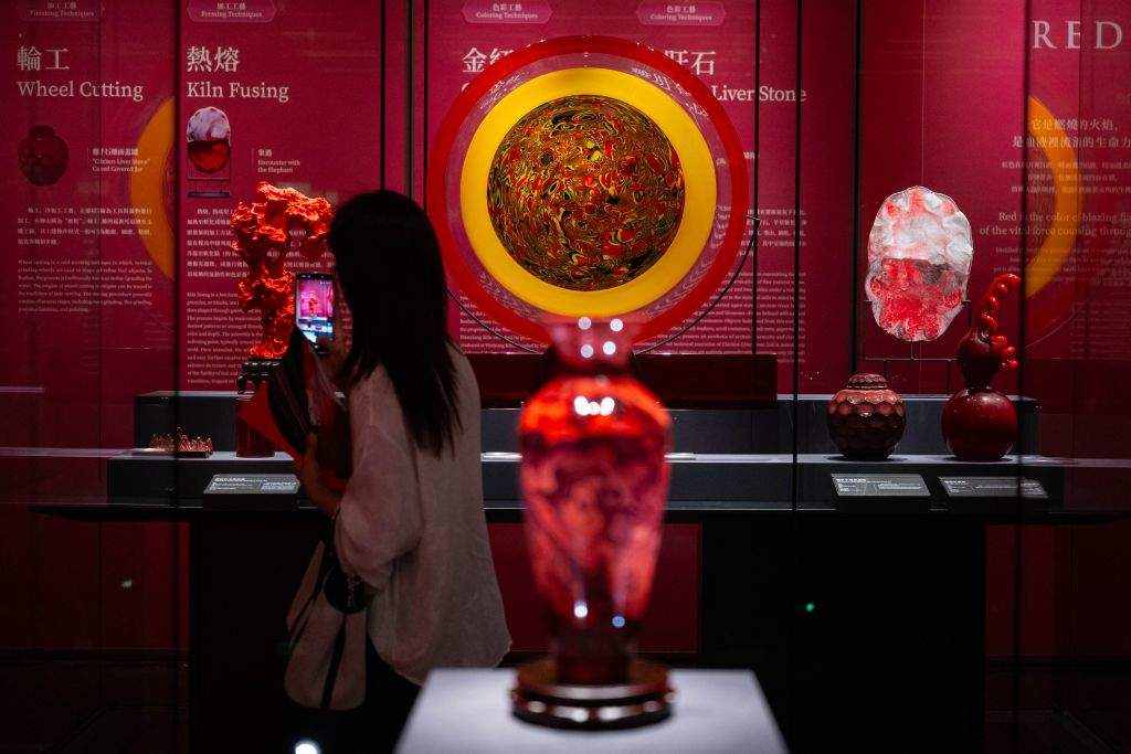 百余件古今琉璃珍品在澳门展出