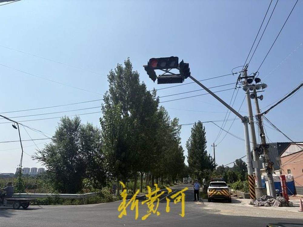 老路焕“新颜” 记者实探改造后的美里北路：施划标线、增设信号灯、完善防护设施成效显著