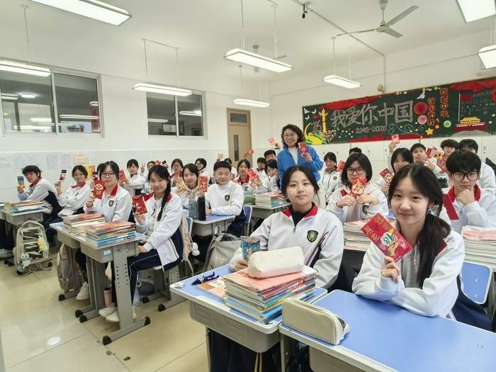 清晨守候、福气迎新、班级惊喜……济南开学首日被“爱”破防了