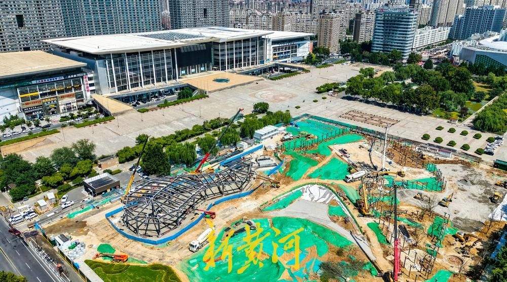 济南国际会展中心前广场启动改造 钢架结构勾勒新空间