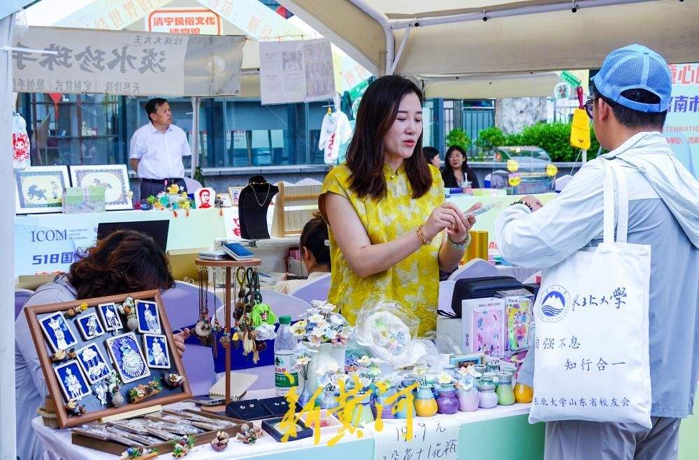 “联结万物”文创市集举办，“李清照”“辛弃疾”现身同游