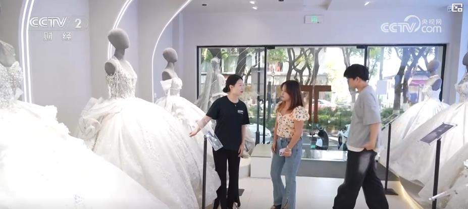 从景区汉服到婚礼婚纱：服装租赁产业规模持续增长，新模式激活消费潜力