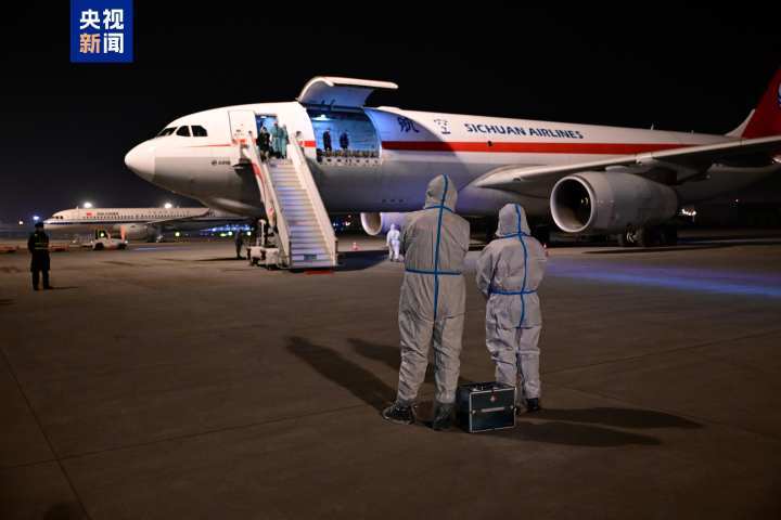 “晓晓”“蕾蕾”入住中国大熊猫保护研究中心雅安基地