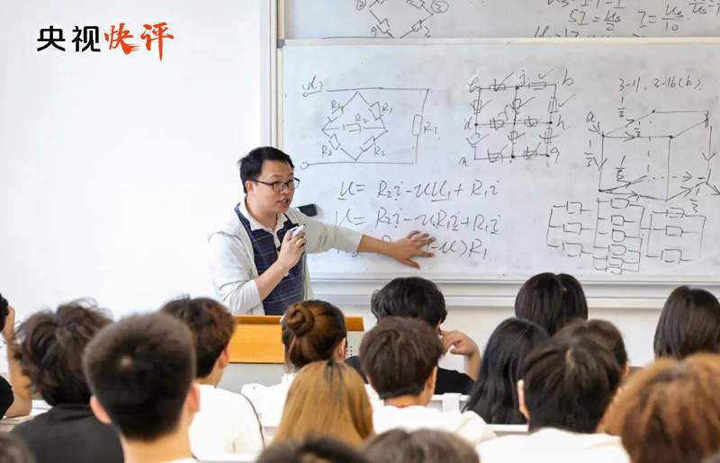 【央视快评】努力在服务新时代国家战略中当先锋作表率