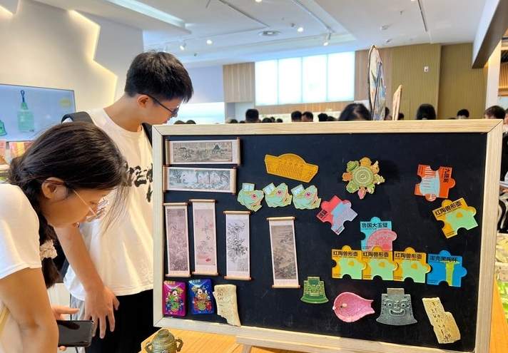 冰箱贴在济销售渐火：买下一件小文创，留下一段深回忆