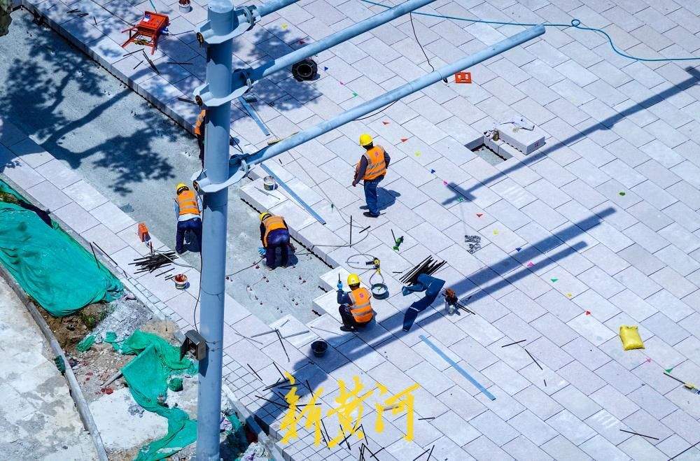 济南泉城路西段新石板铺装初具规模  道路全线风格即将统一