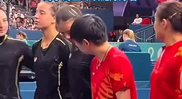 谁懂啊!孙颖莎说对手的五环项链好看 忍不住多看几眼