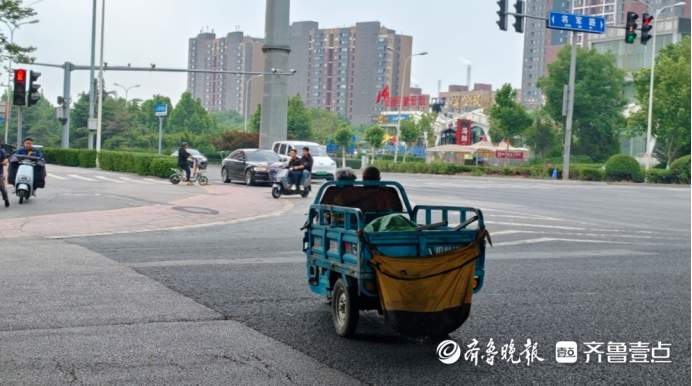 2150元拼出“马路刺客”！骑了20年才知是机动车，济南“老头乐”治理如何破局？