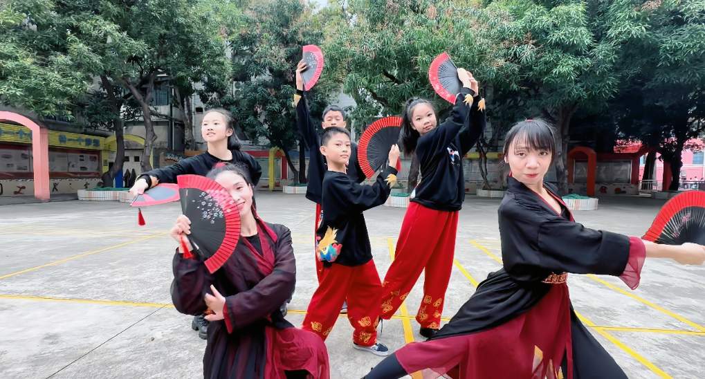 中国风街舞点燃巴黎，“小孩哥”啥来头？