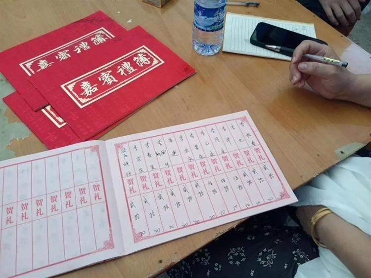 一村庄酒席流行“一斤肉价随礼”，村民：每桌成本控制在300元