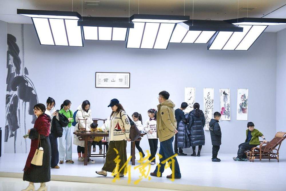 珍品汇聚展现艺术魅力 齐白石特展引来济南观展热