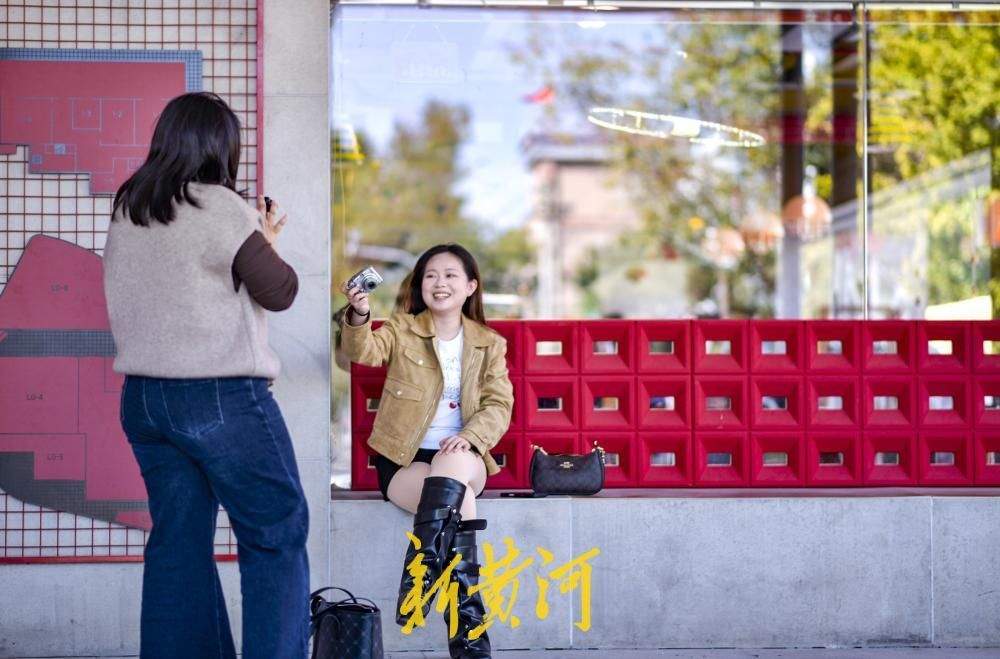 泉城公园新建艺术街区，成年轻人国庆假期打卡胜地